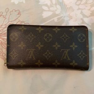 💯Louis Vuitton Monogram Zippy Wallet